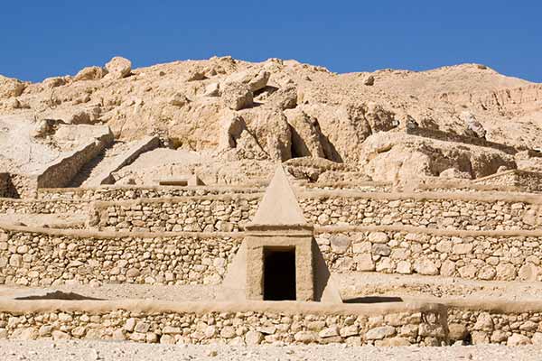 AMAZING DAY TOUR TO MADINET HABU TEMPLE & THE WORKERS TOMBS